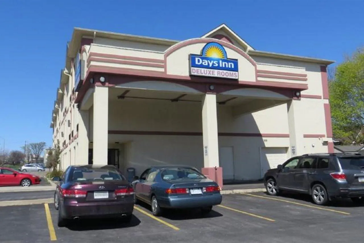 Days Inn By Wyndham Toronto East Lakeview Hotel