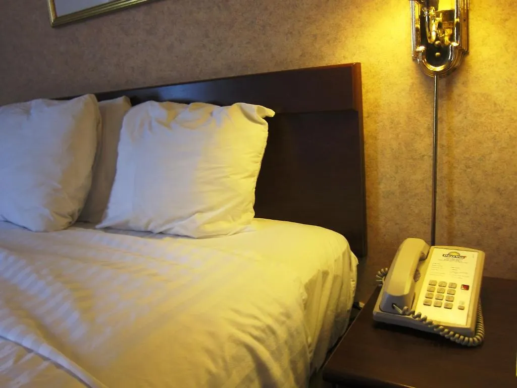 Days Inn By Wyndham Toronto East Lakeview 2*,  Canadá