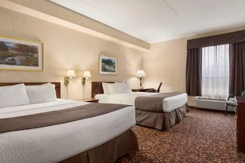 Days Inn By Wyndham Toronto East Lakeview Hotel